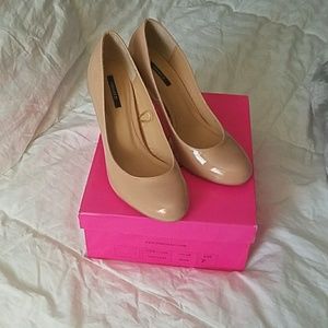 Nude pumps